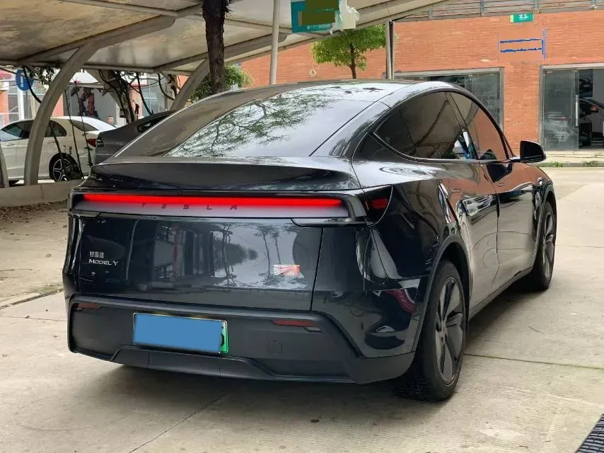 2025 Tesla Model Y BEV 62.5KWH,autocango,china used car exporter,china ev exporter,chinese used car exporter,chinese used ev exporter