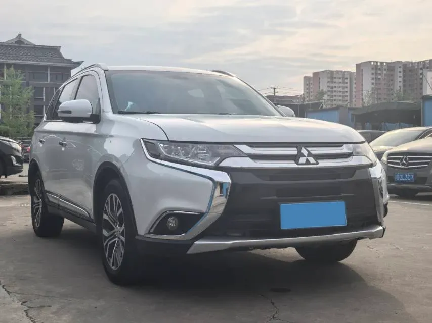 2018 Mitsubishi Outlander 2.4L 192HP L4 CVT,autocango,china used car exporter,china ev exporter,chinese used car exporter,chinese used ev exporter