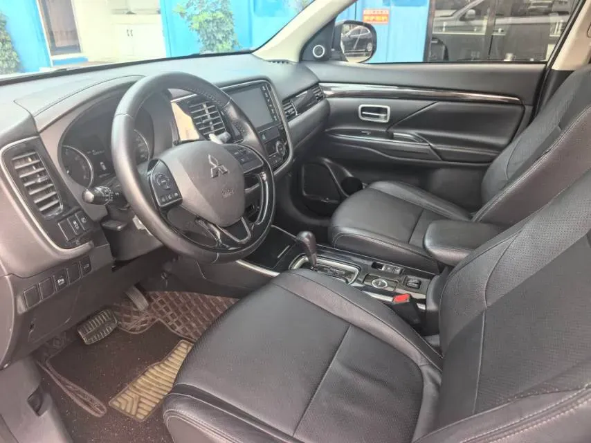 2018 Mitsubishi Outlander 2.4L 192HP L4 CVT,autocango,china used car exporter,china ev exporter,chinese used car exporter,chinese used ev exporter