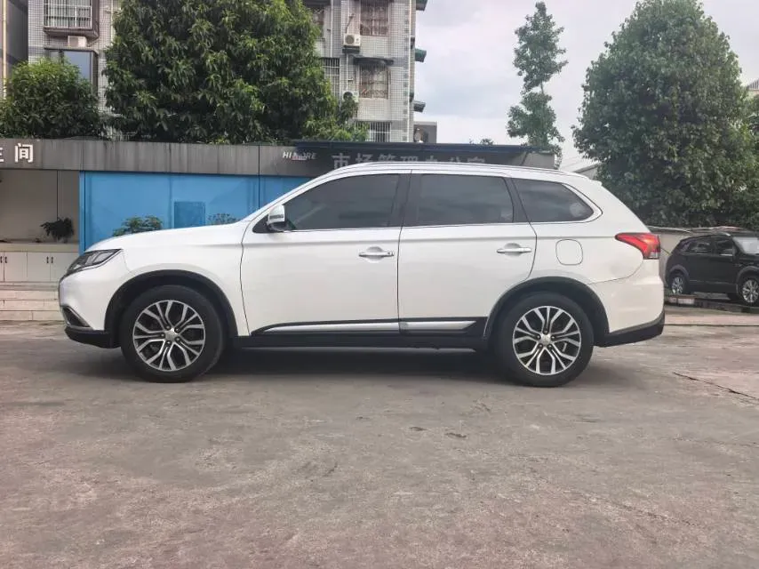 2018 Mitsubishi Outlander 2.4L 192HP L4 CVT,autocango,china used car exporter,china ev exporter,chinese used car exporter,chinese used ev exporter