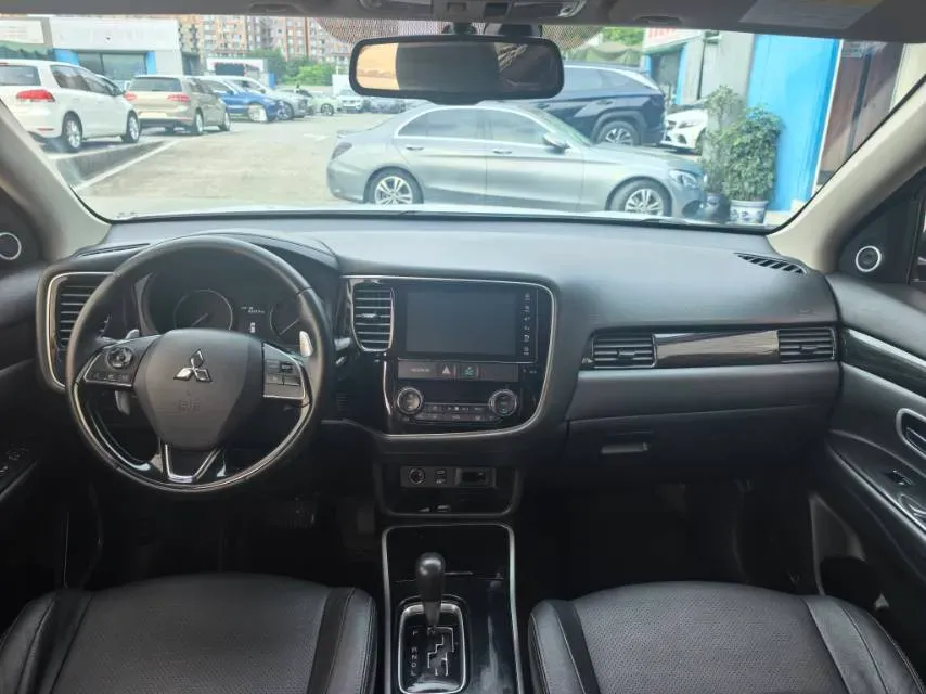 2018 Mitsubishi Outlander 2.4L 192HP L4 CVT,autocango,china used car exporter,china ev exporter,chinese used car exporter,chinese used ev exporter