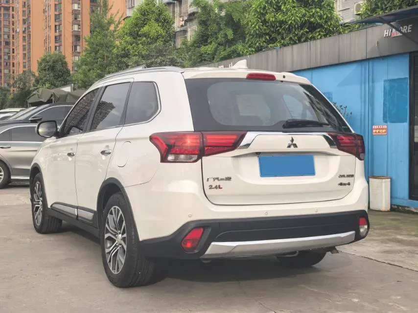2018 Mitsubishi Outlander 2.4L 192HP L4 CVT,autocango,china used car exporter,china ev exporter,chinese used car exporter,chinese used ev exporter