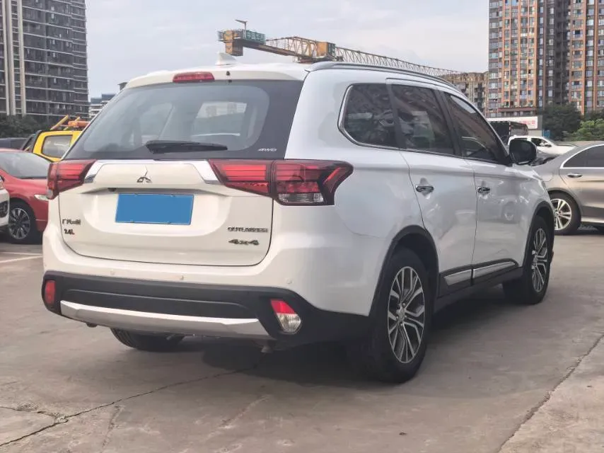 2018 Mitsubishi Outlander 2.4L 192HP L4 CVT,autocango,china used car exporter,china ev exporter,chinese used car exporter,chinese used ev exporter
