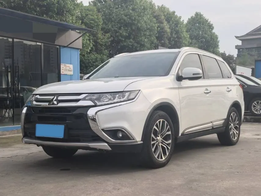 2018 Mitsubishi Outlander 2.4L 192HP L4 CVT,autocango,china used car exporter,china ev exporter,chinese used car exporter,chinese used ev exporter