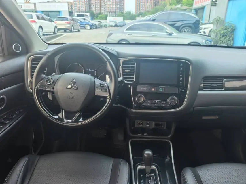 2018 Mitsubishi Outlander 2.4L 192HP L4 CVT,autocango,china used car exporter,china ev exporter,chinese used car exporter,chinese used ev exporter