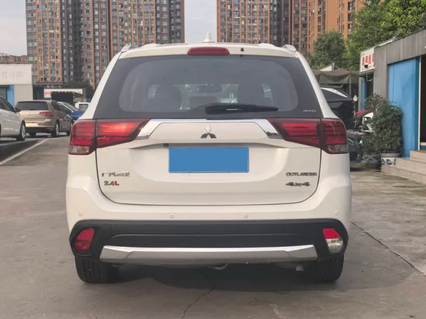 2018 Mitsubishi Outlander 2.4L 192HP L4 CVT,autocango,china used car exporter,china ev exporter,chinese used car exporter,chinese used ev exporter