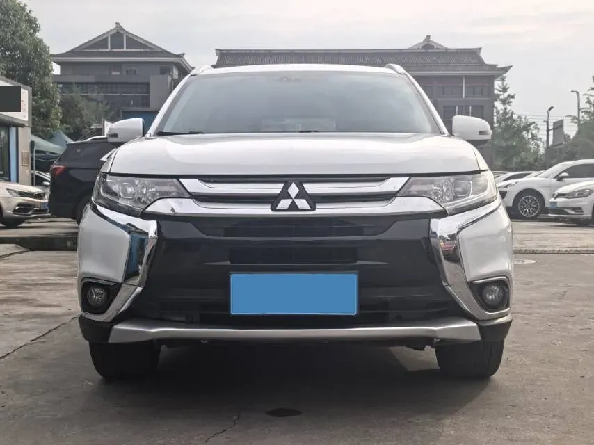 2018 Mitsubishi Outlander 2.4L 192HP L4 CVT,autocango,china used car exporter,china ev exporter,chinese used car exporter,chinese used ev exporter