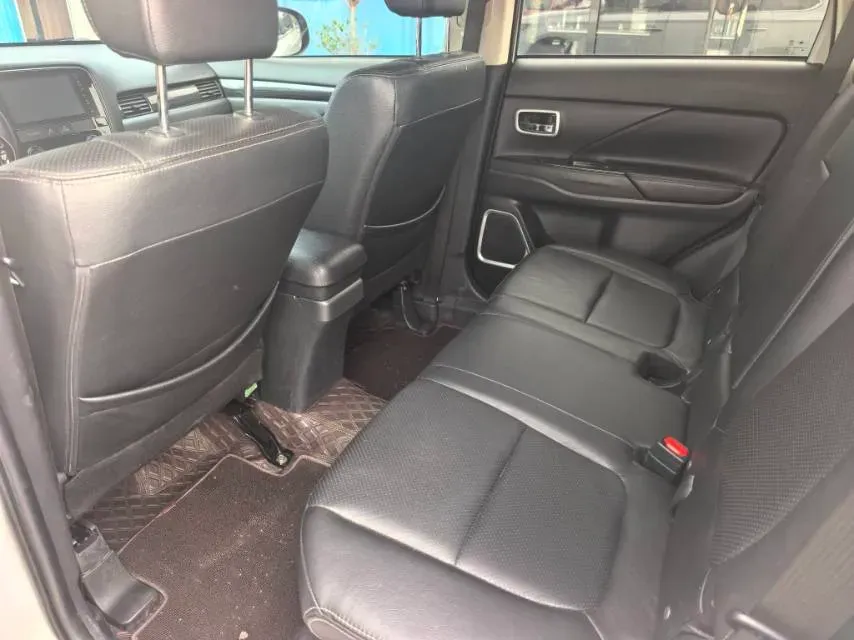 2018 Mitsubishi Outlander 2.4L 192HP L4 CVT,autocango,china used car exporter,china ev exporter,chinese used car exporter,chinese used ev exporter