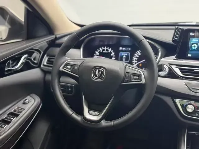 2020 ChangAn Raeton CC 1.5T 156HP L4 6AT,autocango,china used car exporter,china ev exporter,chinese used car exporter,chinese used ev exporter