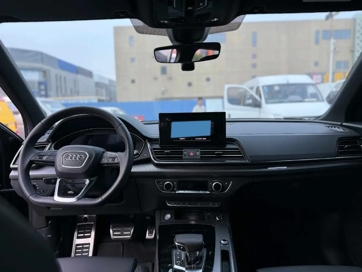 2025 Audi Q5L 2.0T 190HP L4 7DCT,autocango,china used car exporter,china ev exporter,chinese used car exporter,chinese used ev exporter
