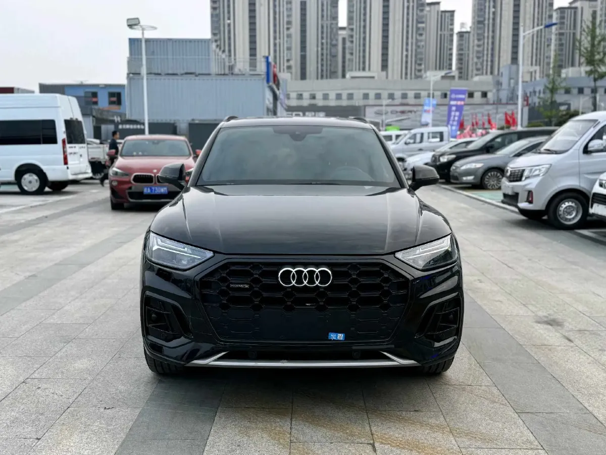2025 Audi Q5L 2.0T 190HP L4 7DCT,autocango,china used car exporter,china ev exporter,chinese used car exporter,chinese used ev exporter