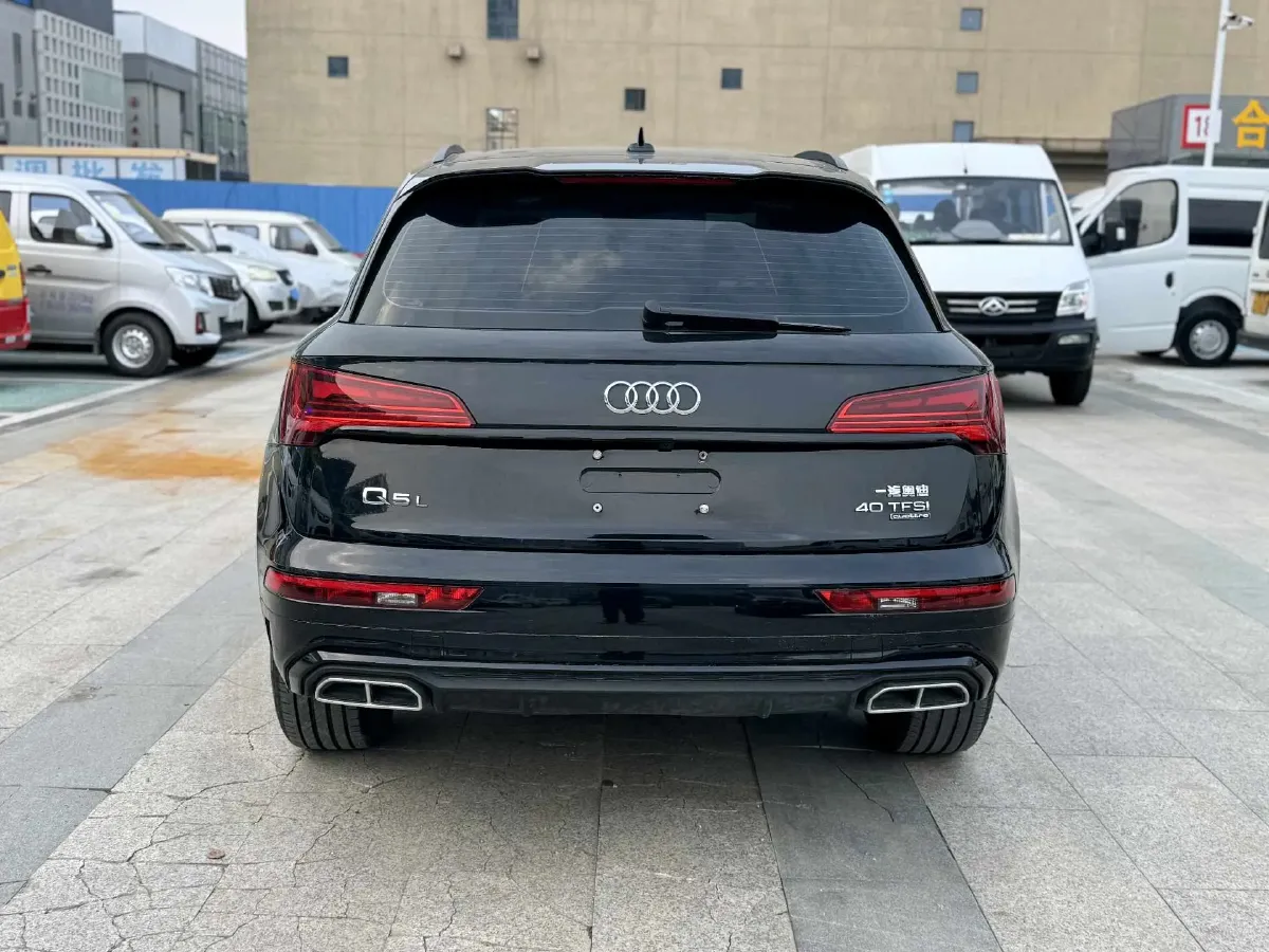 2025 Audi Q5L 2.0T 190HP L4 7DCT,autocango,china used car exporter,china ev exporter,chinese used car exporter,chinese used ev exporter