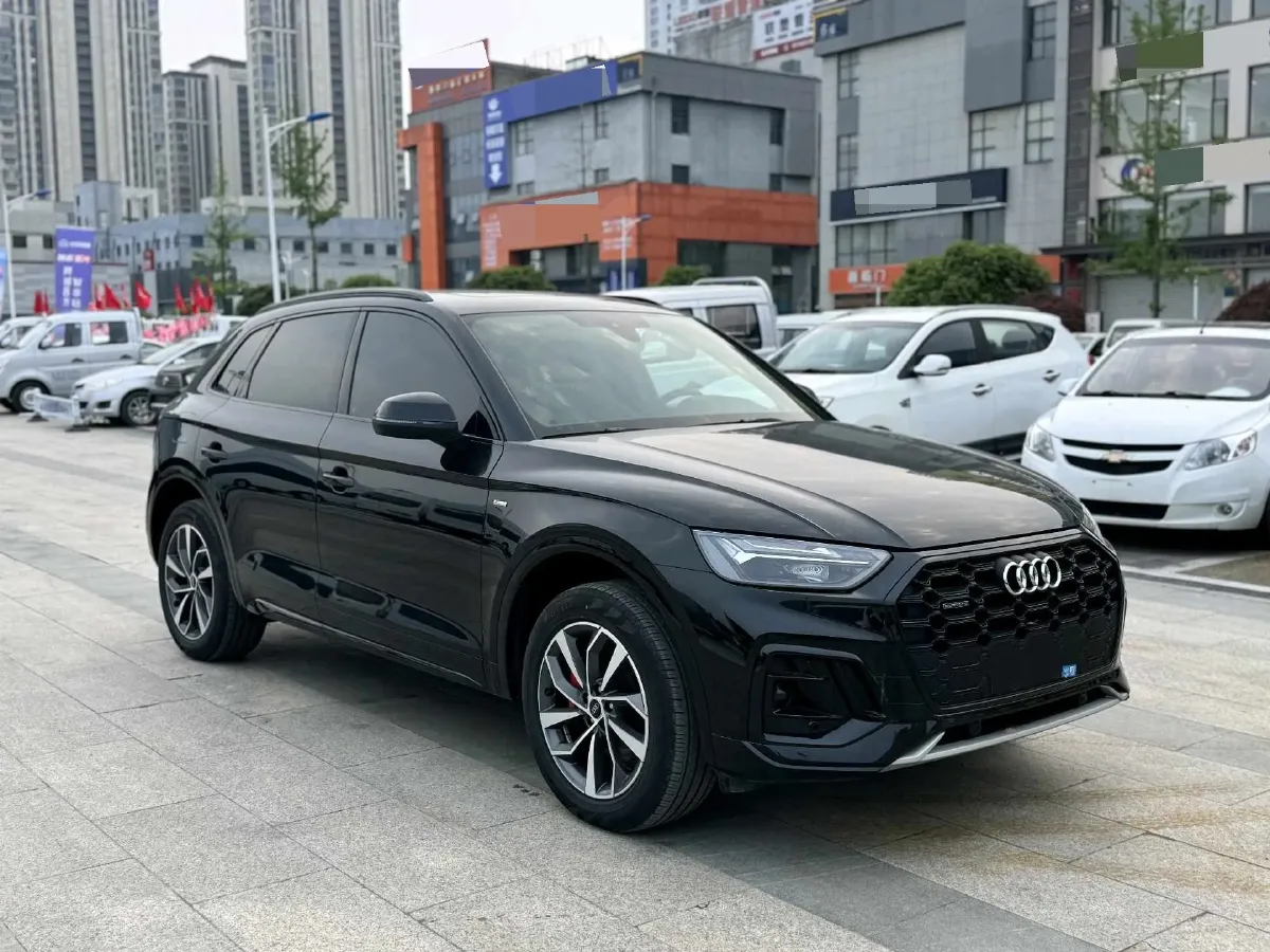 2025 Audi Q5L 2.0T 190HP L4 7DCT,autocango,china used car exporter,china ev exporter,chinese used car exporter,chinese used ev exporter