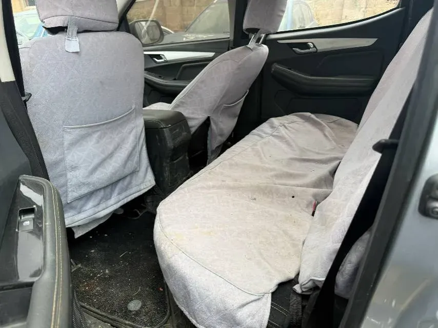 2022 Isuzu RE-MAX Jim 2.4T 211HP L4 5MT,autocango,china used car exporter,china ev exporter,chinese used car exporter,chinese used ev exporter