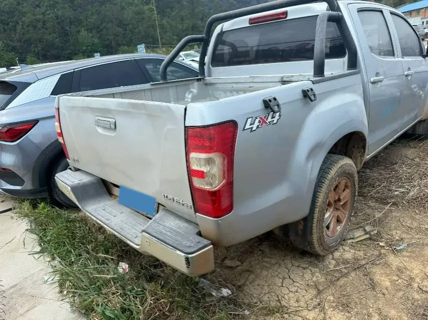 2022 Isuzu RE-MAX Jim 2.4T 211HP L4 5MT,autocango,china used car exporter,china ev exporter,chinese used car exporter,chinese used ev exporter