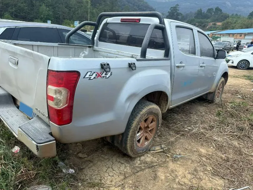 2022 Isuzu RE-MAX Jim 2.4T 211HP L4 5MT,autocango,china used car exporter,china ev exporter,chinese used car exporter,chinese used ev exporter