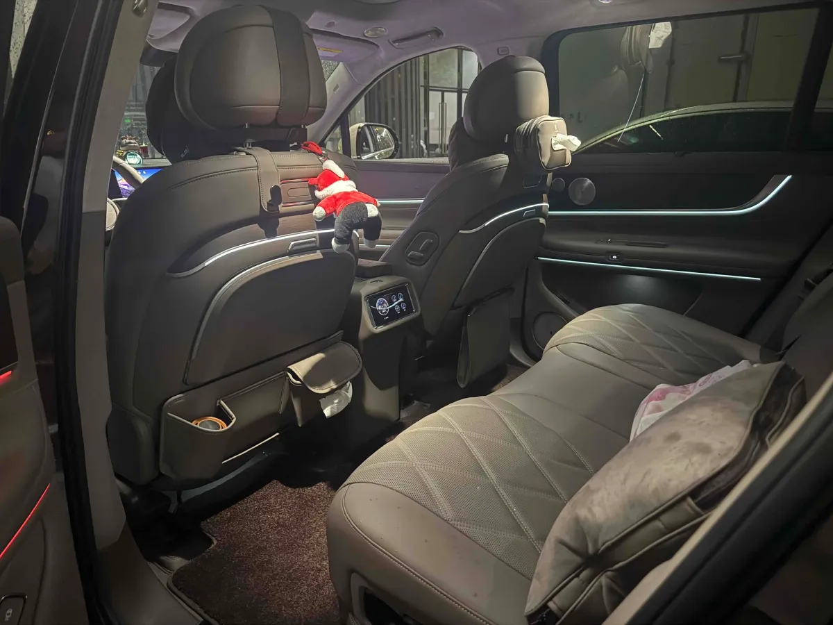 2025 AITO AITO M9 REEV 160HP REEV 52KWH,autocango,china used car exporter,china ev exporter,chinese used car exporter,chinese used ev exporter