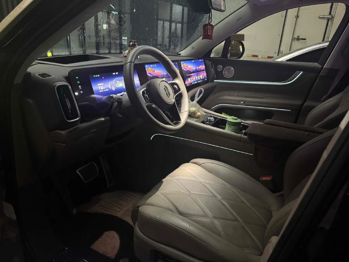 2025 AITO AITO M9 REEV 160HP REEV 52KWH,autocango,china used car exporter,china ev exporter,chinese used car exporter,chinese used ev exporter