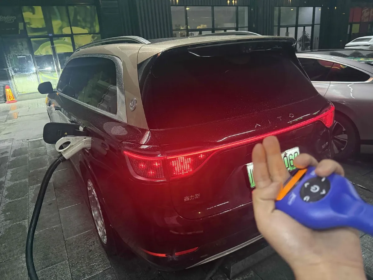 2025 AITO AITO M9 REEV 160HP REEV 52KWH,autocango,china used car exporter,china ev exporter,chinese used car exporter,chinese used ev exporter