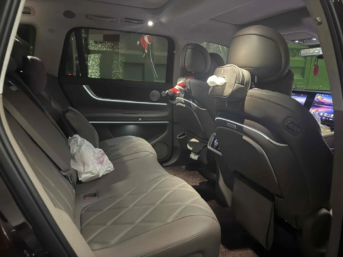 2025 AITO AITO M9 REEV 160HP REEV 52KWH,autocango,china used car exporter,china ev exporter,chinese used car exporter,chinese used ev exporter