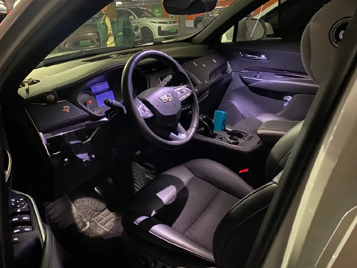 2020 Cadillac XT4 2.0T 237HP L4 9AT,autocango,china used car exporter,china ev exporter,chinese used car exporter,chinese used ev exporter