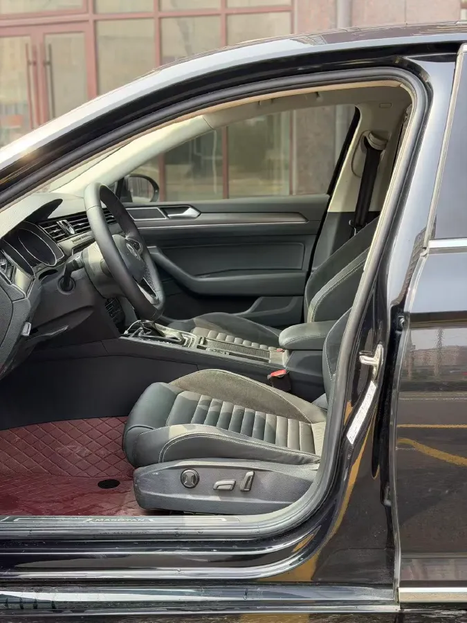 2020 Volkswagen Magotan 2.0T 186HP L4 7DCT,autocango,china used car exporter,china ev exporter,chinese used car exporter,chinese used ev exporter