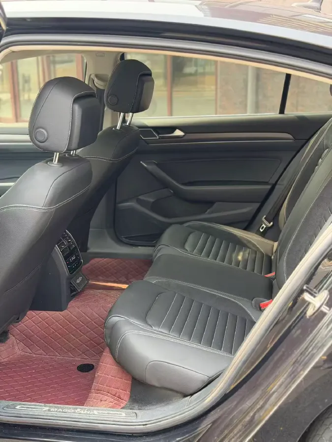 2020 Volkswagen Magotan 2.0T 186HP L4 7DCT,autocango,china used car exporter,china ev exporter,chinese used car exporter,chinese used ev exporter