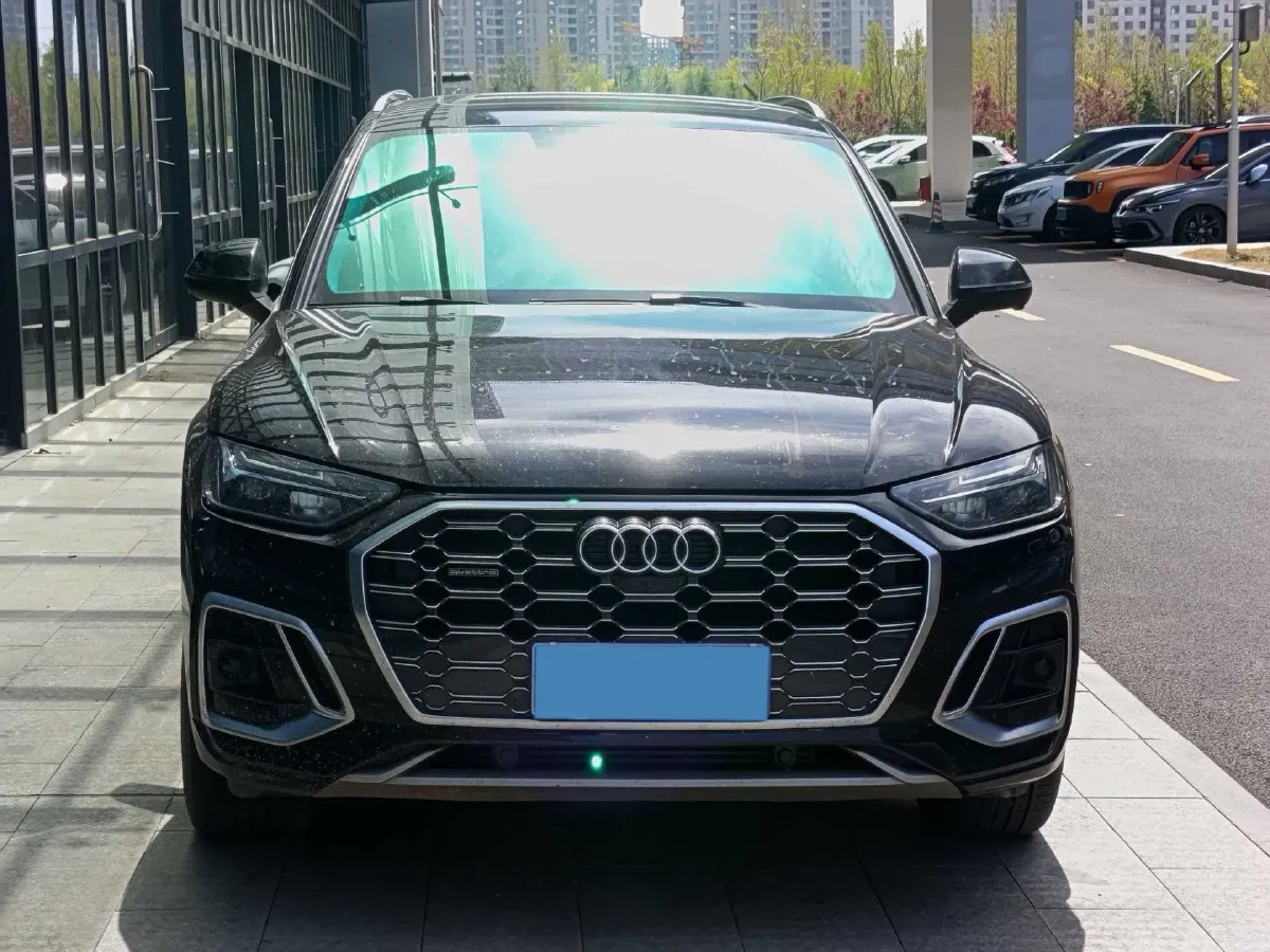 2021 Audi Q5L 2.0T 190HP L4 7DCT,autocango,china used car exporter,china ev exporter,chinese used car exporter,chinese used ev exporter