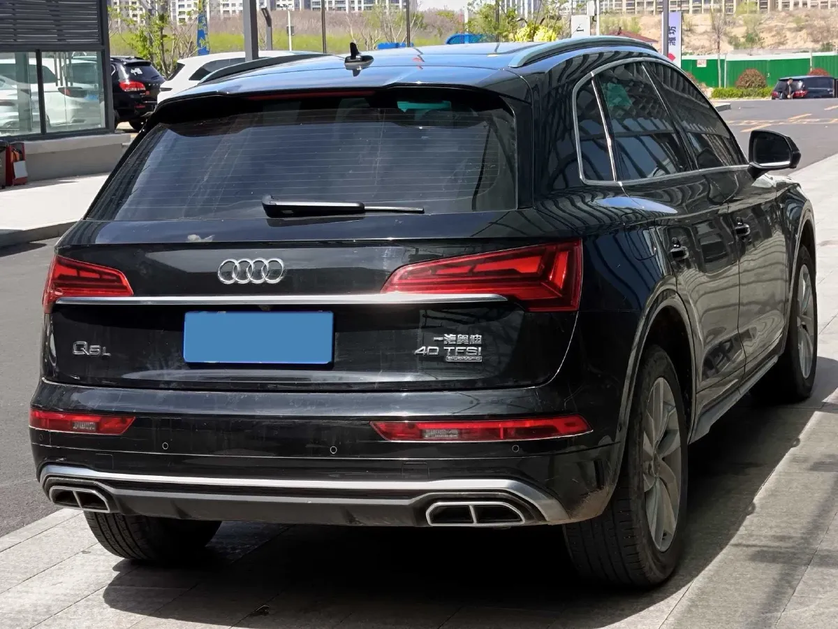 2021 Audi Q5L 2.0T 190HP L4 7DCT,autocango,china used car exporter,china ev exporter,chinese used car exporter,chinese used ev exporter