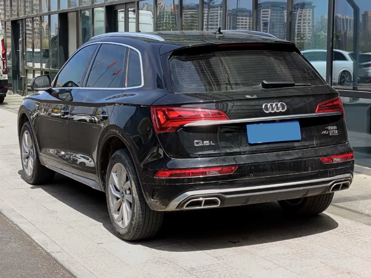 2021 Audi Q5L 2.0T 190HP L4 7DCT,autocango,china used car exporter,china ev exporter,chinese used car exporter,chinese used ev exporter