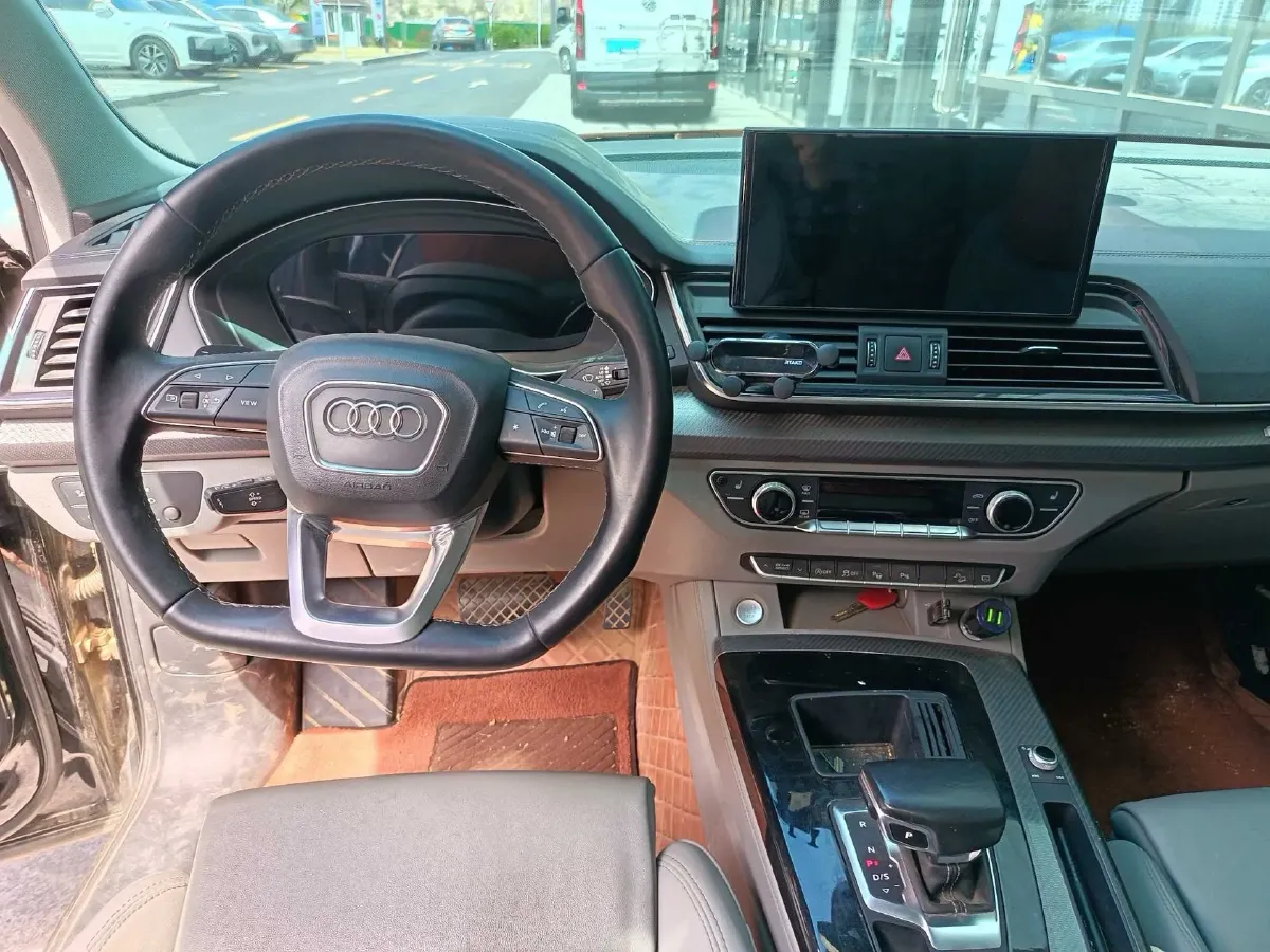2021 Audi Q5L 2.0T 190HP L4 7DCT,autocango,china used car exporter,china ev exporter,chinese used car exporter,chinese used ev exporter