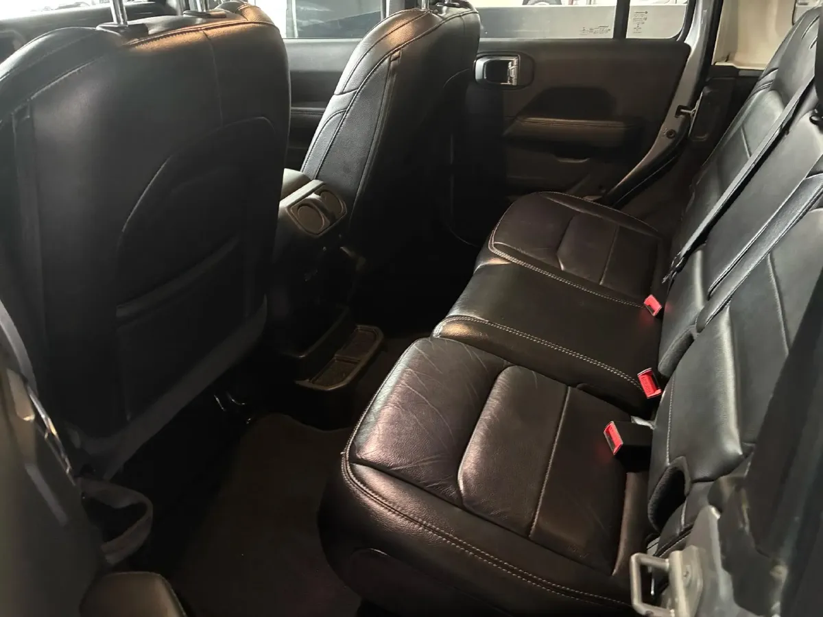 2021 Jeep Wrangler 2.0T 266HP L4 8AT,autocango,china used car exporter,china ev exporter,chinese used car exporter,chinese used ev exporter