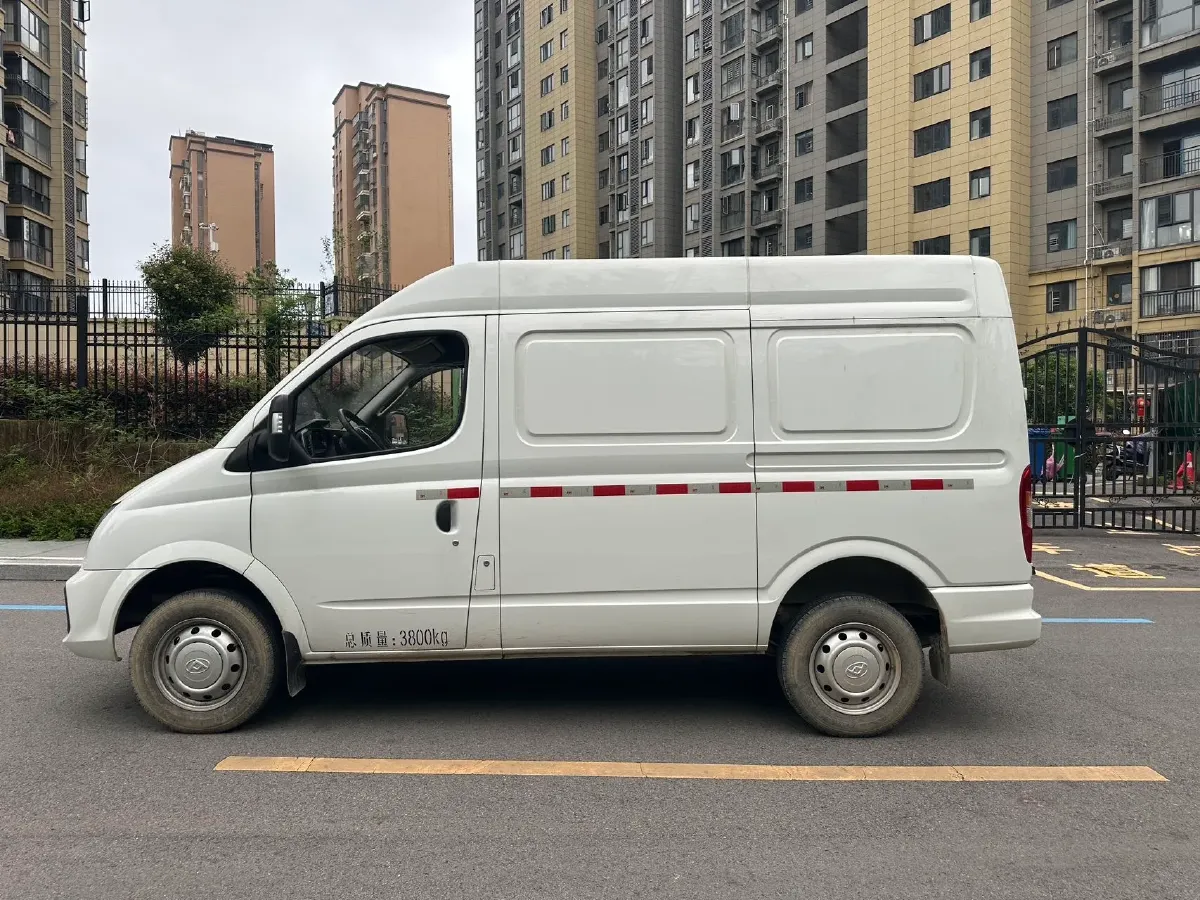 2021 MAXUS XinTu V80 2.0T 127HP L4 6MT,autocango,china used car exporter,china ev exporter,chinese used car exporter,chinese used ev exporter