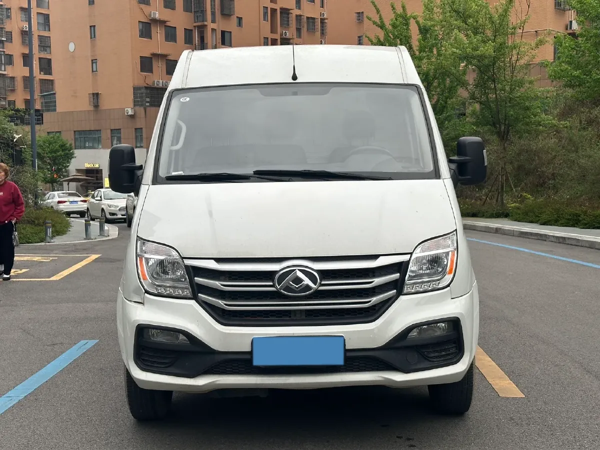 2021 MAXUS XinTu V80 2.0T 127HP L4 6MT,autocango,china used car exporter,china ev exporter,chinese used car exporter,chinese used ev exporter