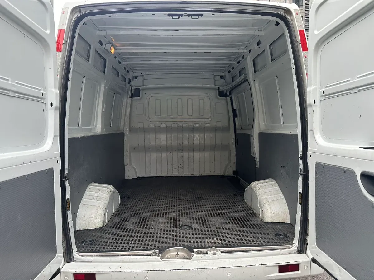 2021 MAXUS XinTu V80 2.0T 127HP L4 6MT,autocango,china used car exporter,china ev exporter,chinese used car exporter,chinese used ev exporter