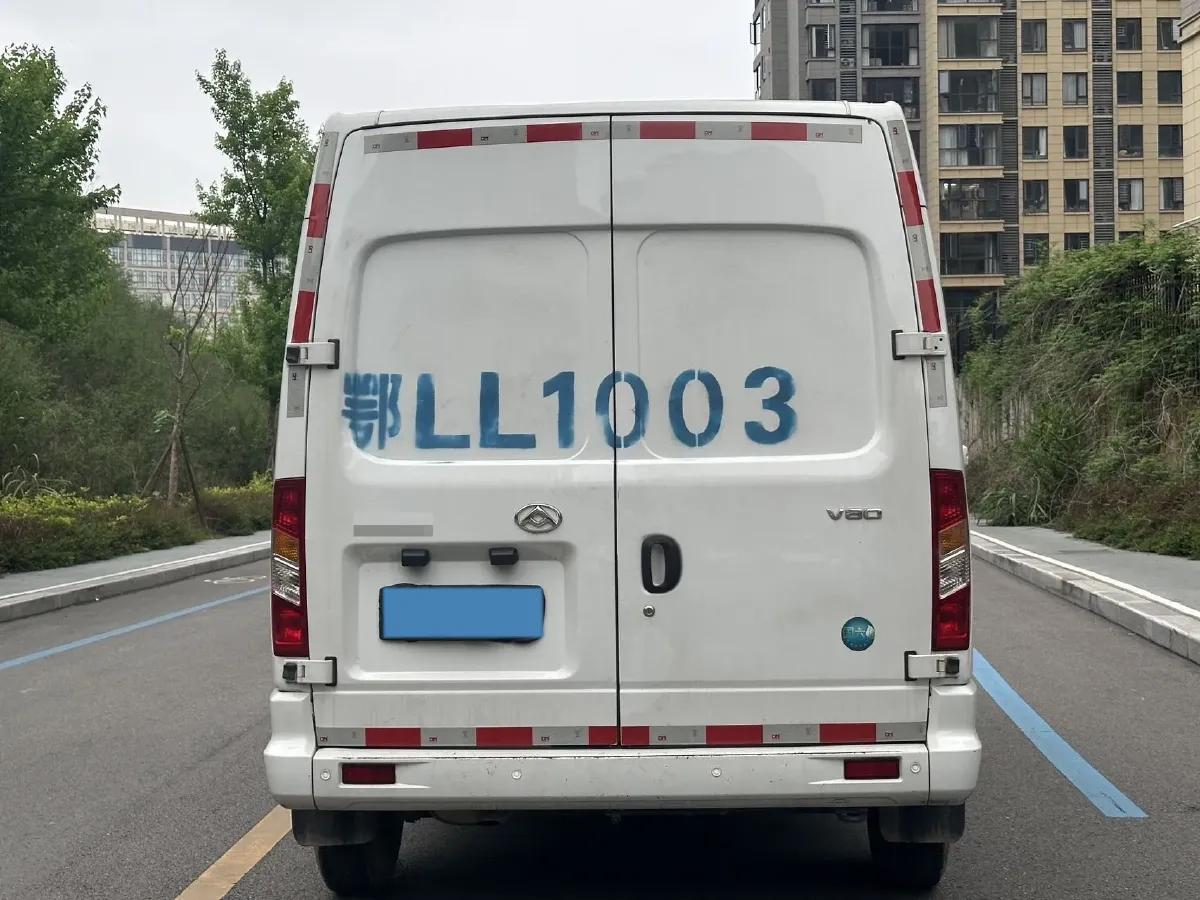 2021 MAXUS XinTu V80 2.0T 127HP L4 6MT,autocango,china used car exporter,china ev exporter,chinese used car exporter,chinese used ev exporter