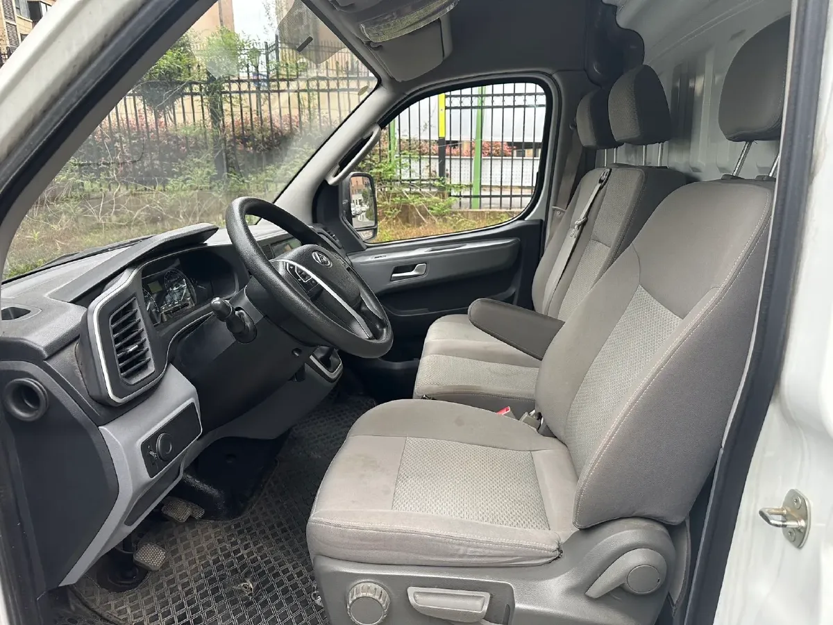 2021 MAXUS XinTu V80 2.0T 127HP L4 6MT,autocango,china used car exporter,china ev exporter,chinese used car exporter,chinese used ev exporter