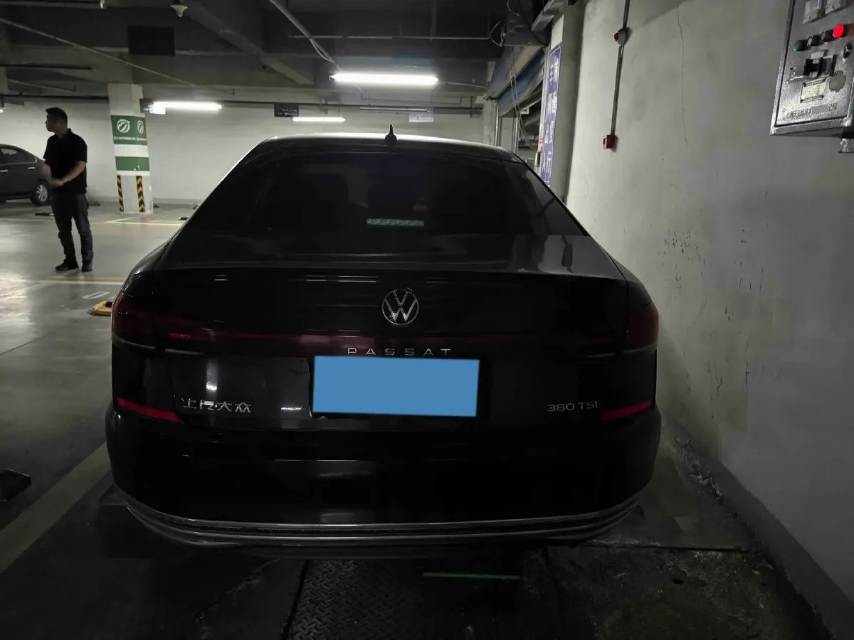 2024 Volkswagen Passat 2.0T 220HP L4 7DCT,autocango,china used car exporter,china ev exporter,chinese used car exporter,chinese used ev exporter