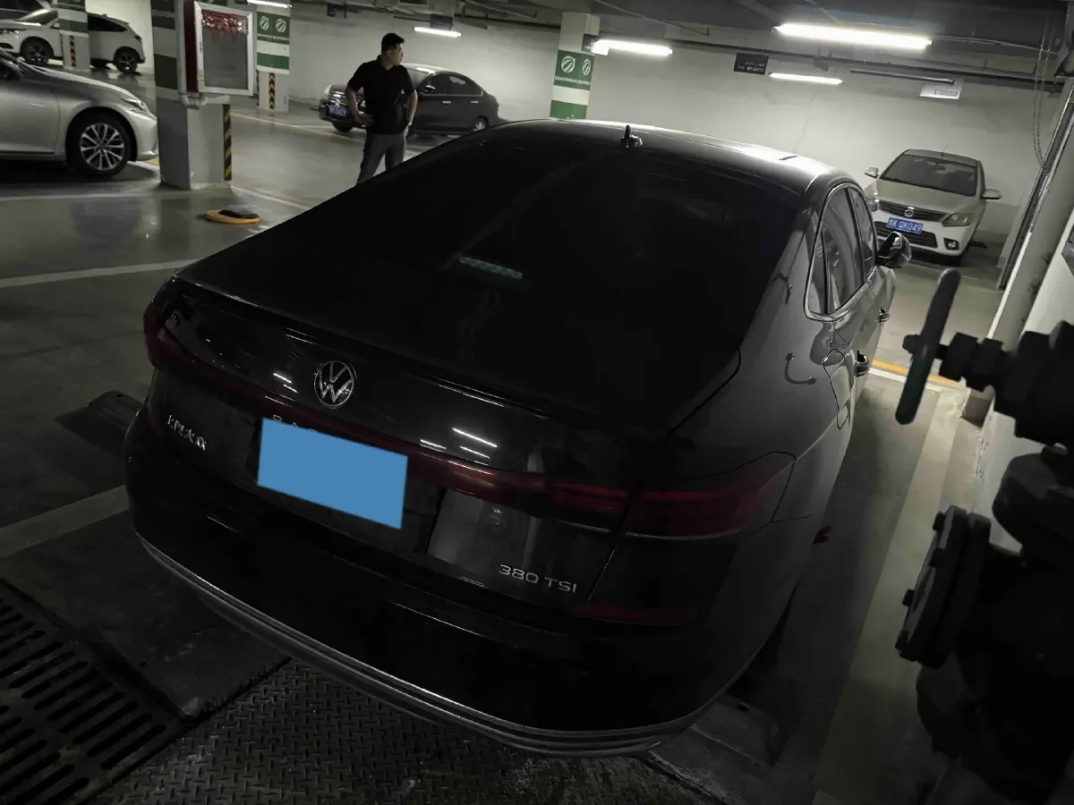 2024 Volkswagen Passat 2.0T 220HP L4 7DCT,autocango,china used car exporter,china ev exporter,chinese used car exporter,chinese used ev exporter