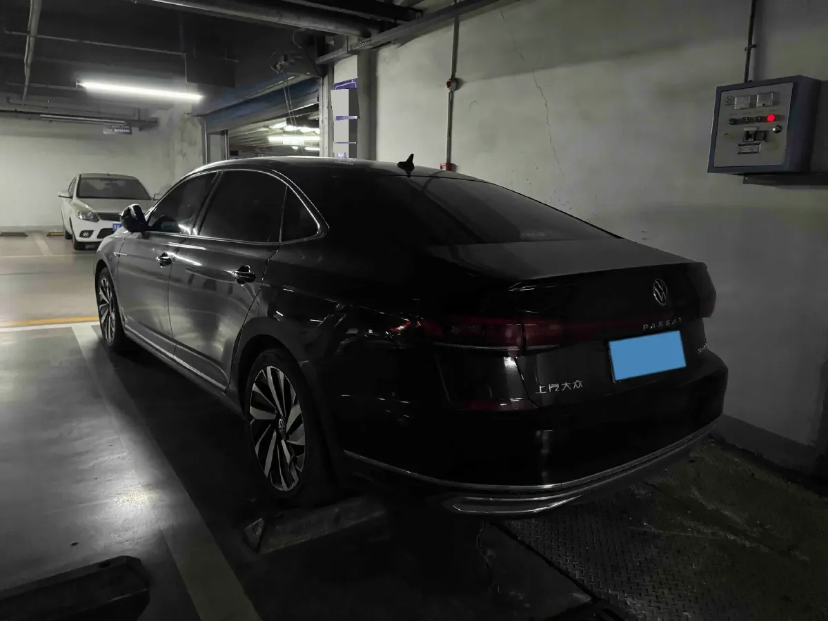 2024 Volkswagen Passat 2.0T 220HP L4 7DCT,autocango,china used car exporter,china ev exporter,chinese used car exporter,chinese used ev exporter