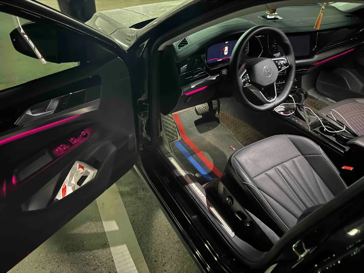 2024 Volkswagen Passat 2.0T 220HP L4 7DCT,autocango,china used car exporter,china ev exporter,chinese used car exporter,chinese used ev exporter