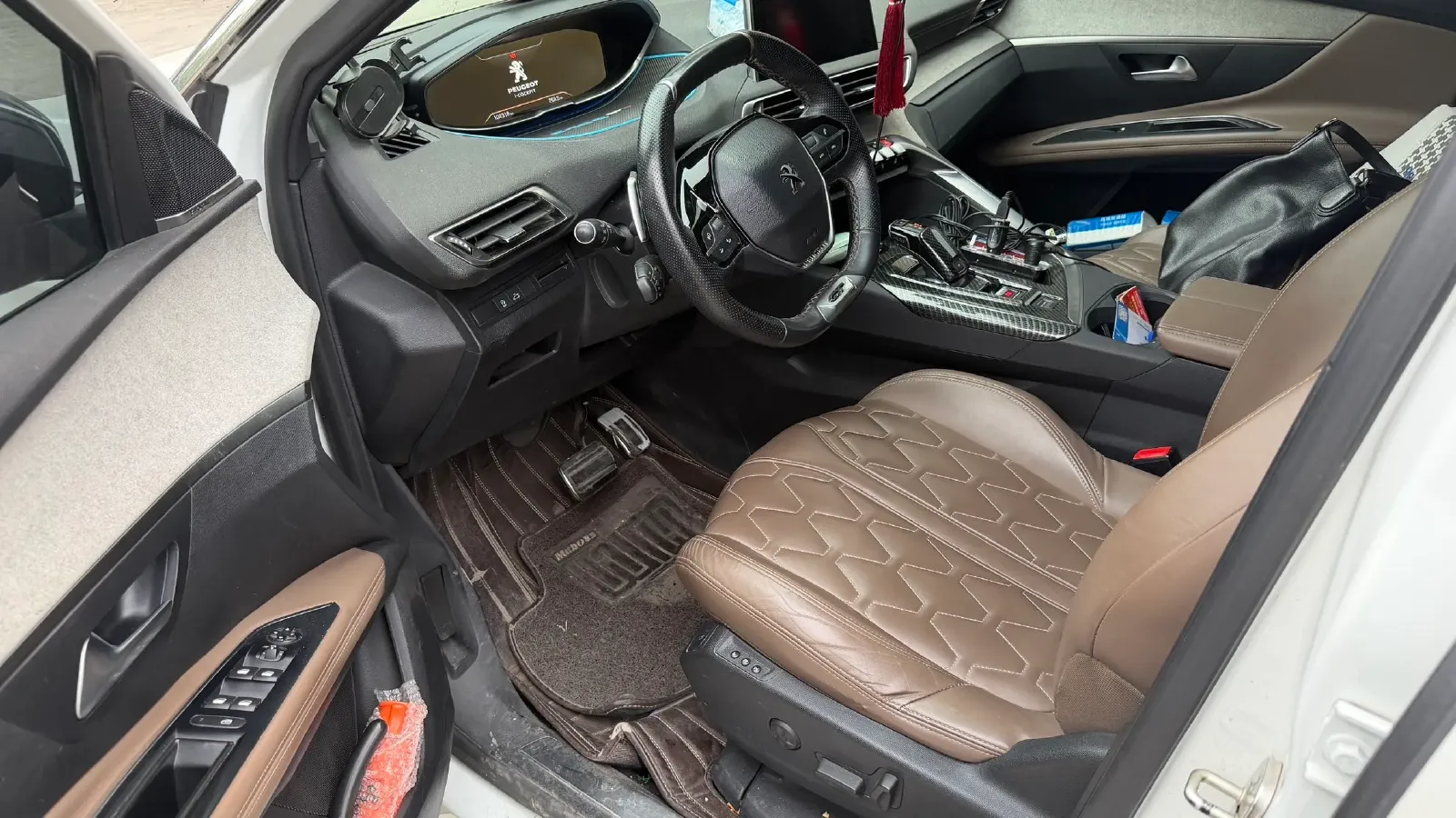 2017 Peugeot 5008 1.8T 204HP L4 6AT,autocango,china used car exporter,china ev exporter,chinese used car exporter,chinese used ev exporter