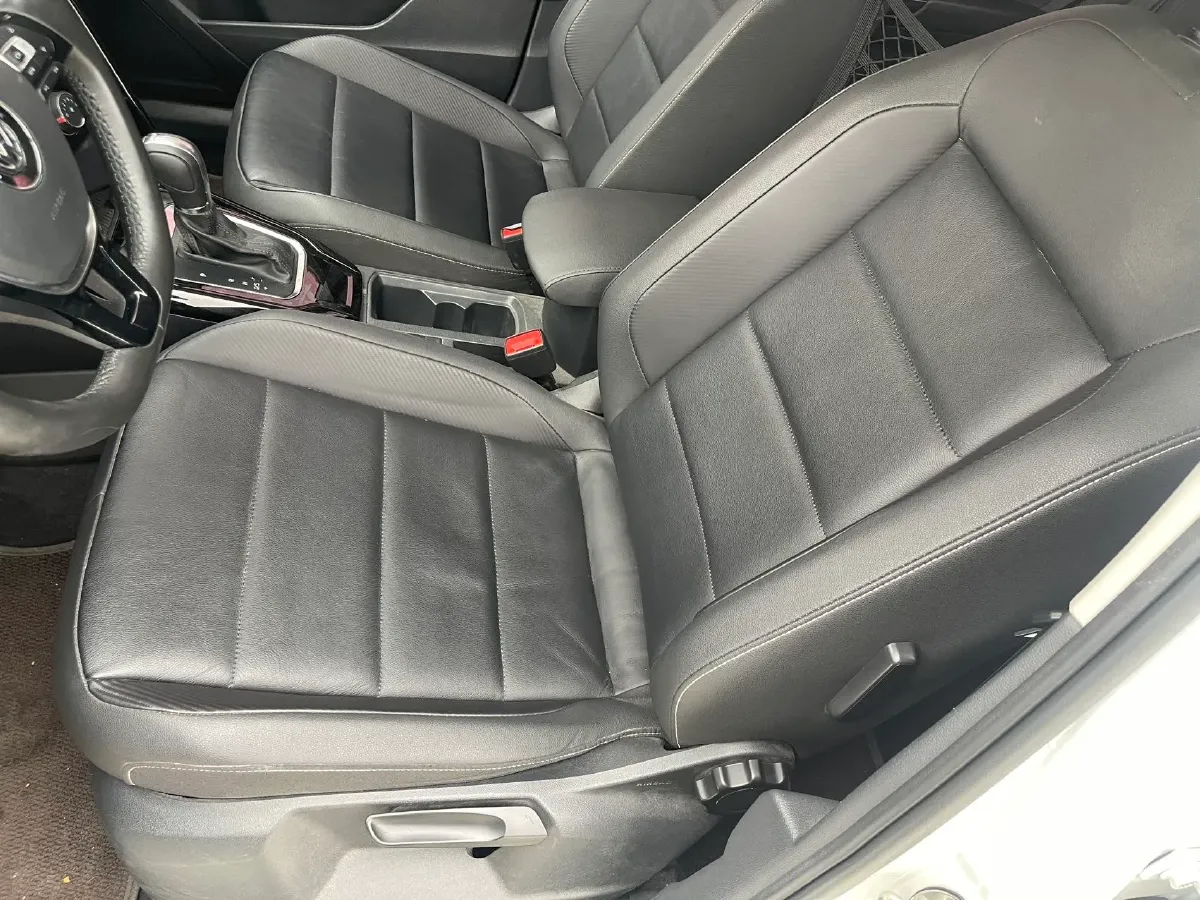 2020 Volkswagen T-Roc 1.4T 150HP L4 7DCT,autocango,china used car exporter,china ev exporter,chinese used car exporter,chinese used ev exporter