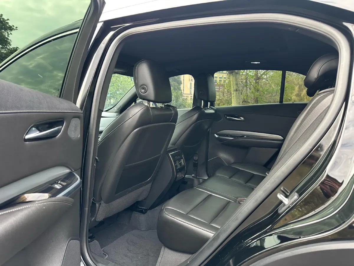 2020 Cadillac XT4 2.0T 241HP L4 9AT,autocango,china used car exporter,china ev exporter,chinese used car exporter,chinese used ev exporter