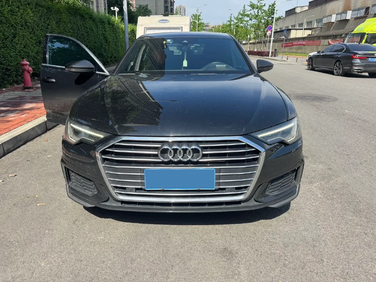 2021 Audi A6L 2.0T 224HP L4 7DCT,autocango,china used car exporter,china ev exporter,chinese used car exporter,chinese used ev exporter
