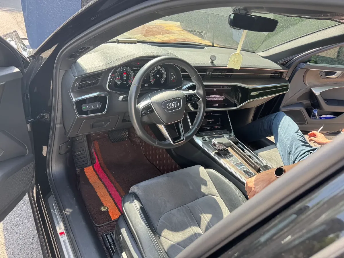 2021 Audi A6L 2.0T 224HP L4 7DCT,autocango,china used car exporter,china ev exporter,chinese used car exporter,chinese used ev exporter