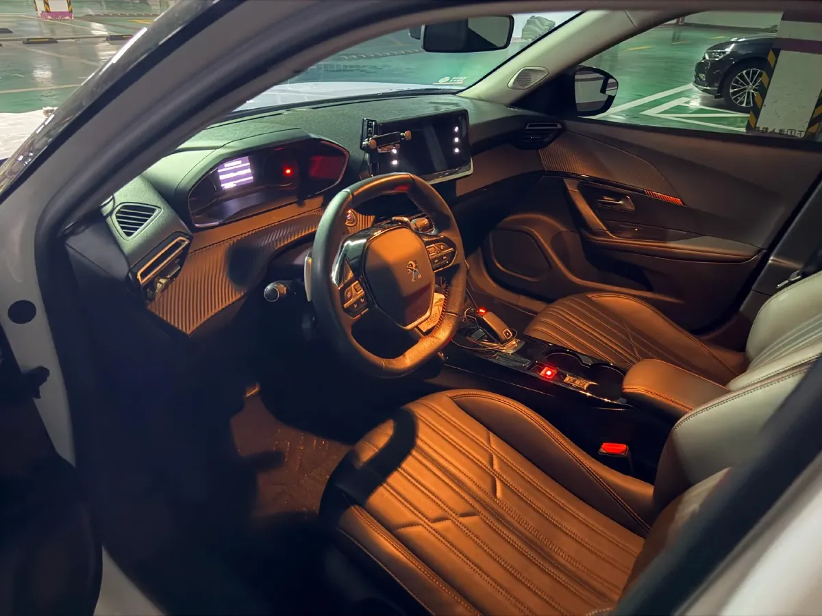 2022 Peugeot 2008 1.2T 136HP L3 6DCT,autocango,china used car exporter,china ev exporter,chinese used car exporter,chinese used ev exporter