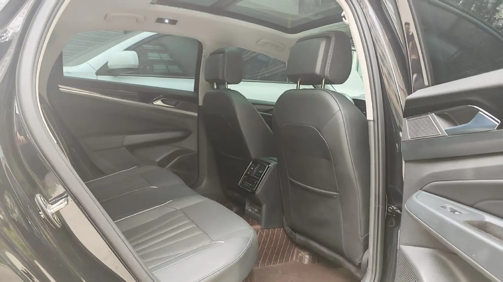 2024 Volkswagen Passat 2.0T 220HP L4 7DCT,autocango,china used car exporter,china ev exporter,chinese used car exporter,chinese used ev exporter