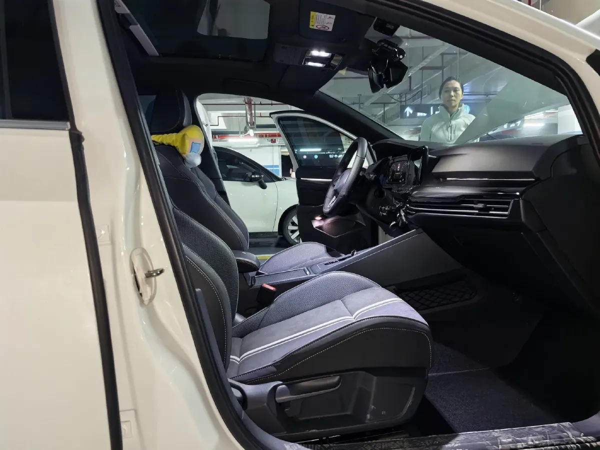 2023 Volkswagen Golf 1.4T 150HP L4 7DCT,autocango,china used car exporter,china ev exporter,chinese used car exporter,chinese used ev exporter