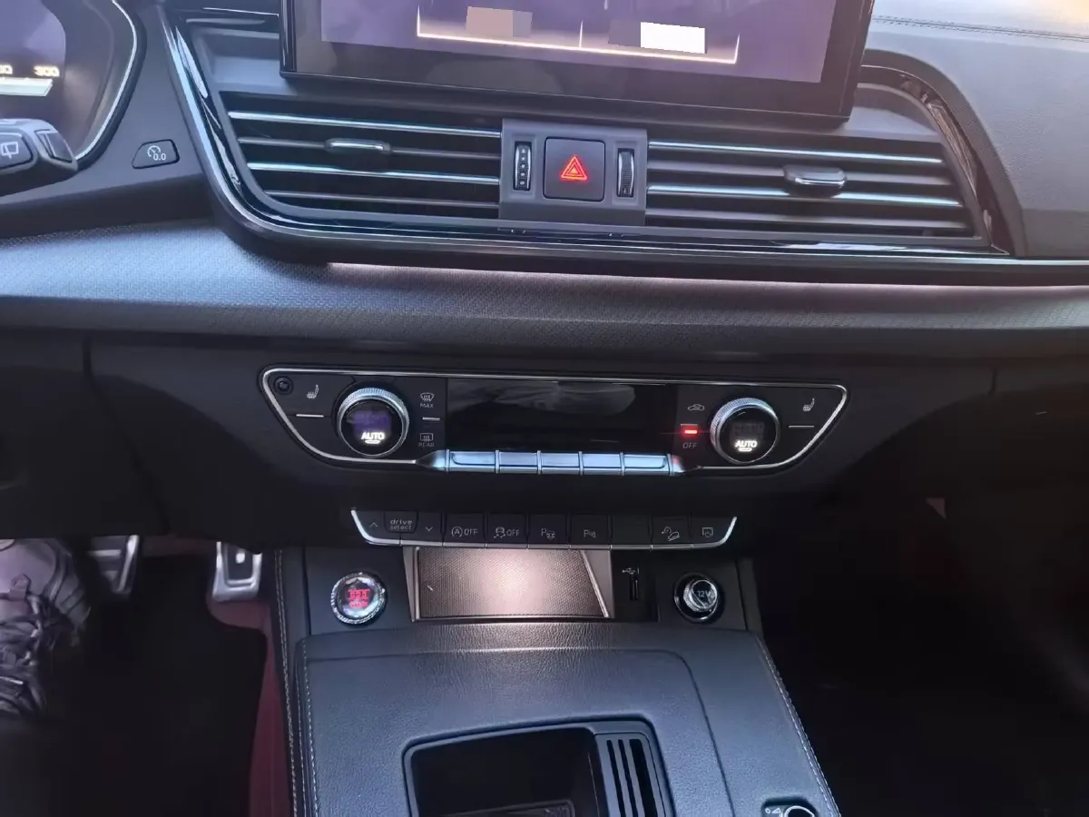 2024 Audi Q5L Sportback 2.0T 190HP L4 7DCT,autocango,china used car exporter,china ev exporter,chinese used car exporter,chinese used ev exporter